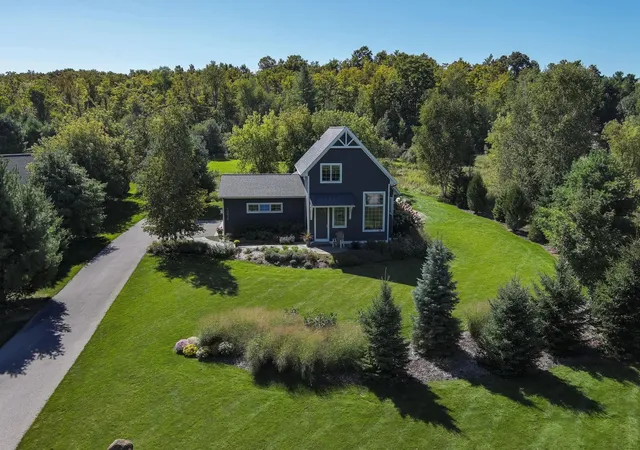 Photo 2 of Single family home for sale at 10624 E Ora Lee Ln, Suttons Bay Township Leelanau, MI 49682 | MLS# 78080074021 | Listing updated on 2026-10-04