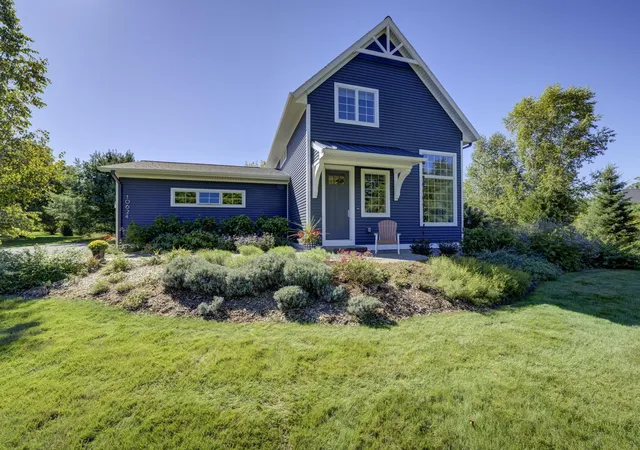 Photo 3 of Single family home for sale at 10624 E Ora Lee Ln, Suttons Bay Township Leelanau, MI 49682 | MLS# 78080074021 | Listing updated on 2026-10-04