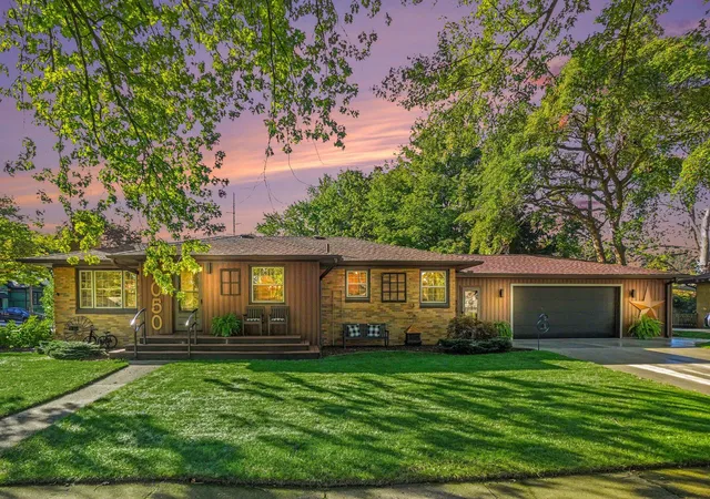 Photo 1 of Sale Pending at 1050 Park Ave, Grand Haven, MI 49417 | MLS# 71026051793 | Listing updated on 2026-10-07