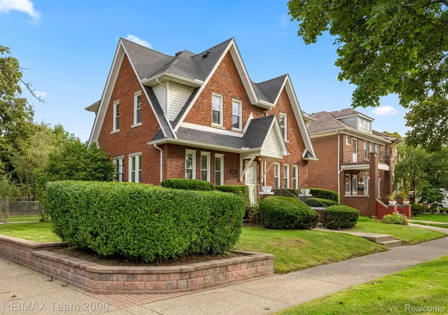 Photo 3 of Single family home for sale at 10460 S Morrow Cir, Dearborn, MI 48126 | MLS# 20261078746 | Listing updated on 2026-10-09
