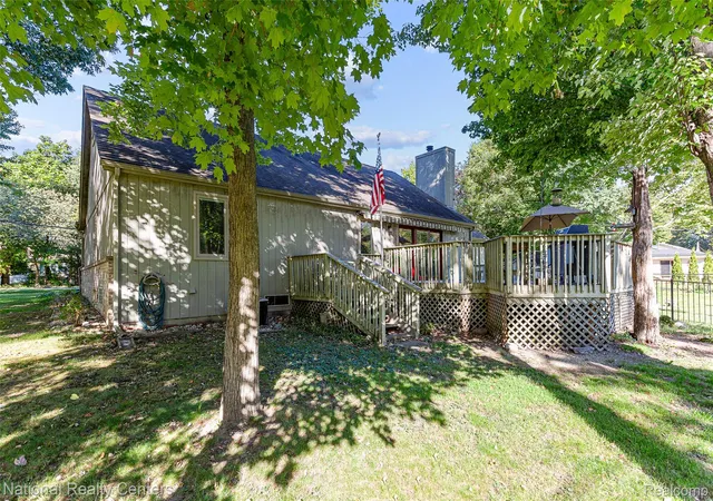 Photo 2 of Single family home for sale at 19998 Purlingbrook St, Livonia, MI 48152 | MLS# 20261078756 | Listing updated on 2026-10-11