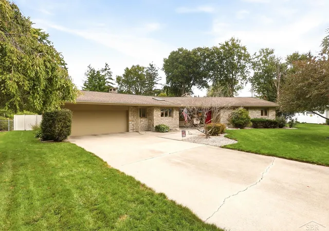 Single family home for sale at 810 Fairway Dr, Saginaw, MI 48638 | MLS# 61050223312