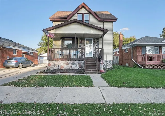 Photo 1 of Single family home for sale at 27308 Grant St, Saint Clair Shores, MI 48081 | MLS# 20261078772 | Listing updated on 2026-10-21