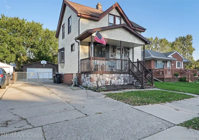 Photo 2 of Single family home for sale at 27308 Grant St, Saint Clair Shores, MI 48081 | MLS# 20261078772 | Listing updated on 2026-10-21