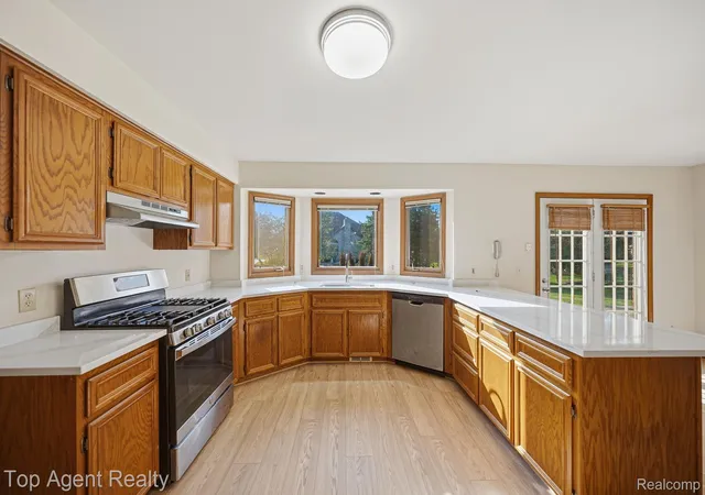Photo 3 of Single family home for sale at 46441 Rockford Dr, Shelby Township, MI 48315 | MLS# 20261078789 | Listing updated on 2026-10-09