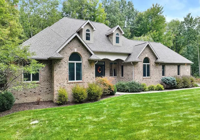 Photo 1 of Sale Pending at 3116 N Gleaner Rd, Freeland, MI 48623 | MLS# 61050223322 | Listing updated on 2026-10-06