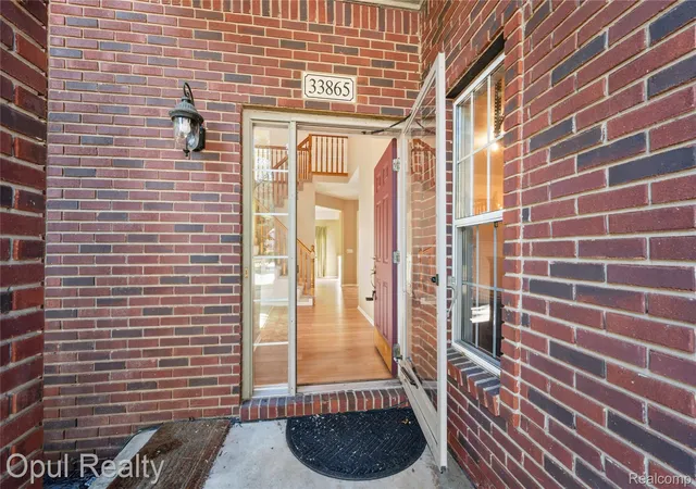 Photo 3 of Single family home for sale at 33865 Trillium Ct, Livonia, MI 48150 | MLS# 20261078821 | Listing updated on 2026-10-13