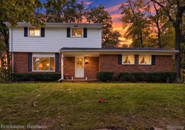 Photo 1 of Sale Pending at 5877 Hummingbird Ln, Clarkston, MI 48346 | MLS# 20261078834 | Listing updated on 2026-10-12