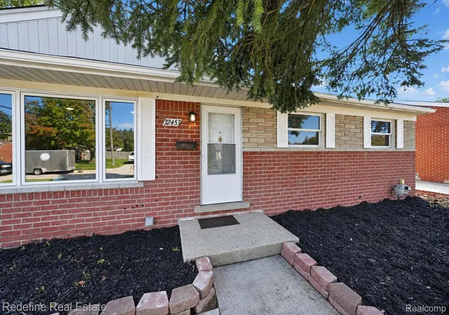 Photo 1 of Sale Pending at 32453 Hiveley St, Westland, MI 48186 | MLS# 20261078857 | Listing updated on 2026-10-31