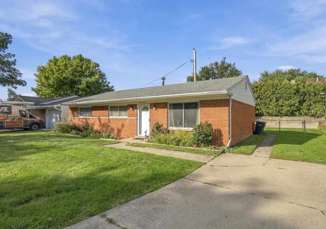 Photo 3 of Single family home for sale at 22483 Sunnydale St, Saint Clair Shores, MI 48081 | MLS# 58050223340 | Listing updated on 2026-10-14