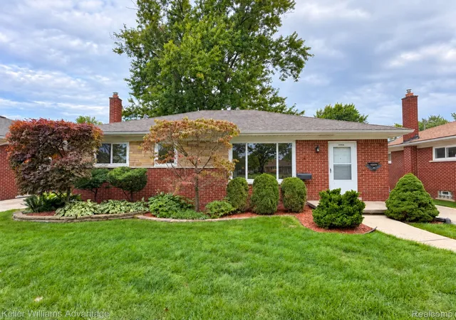 Photo 1 of Sale Pending at 22954 Rosedale St, Saint Clair Shores, MI 48080 | MLS# 20261078865 | Listing updated on 2026-10-04