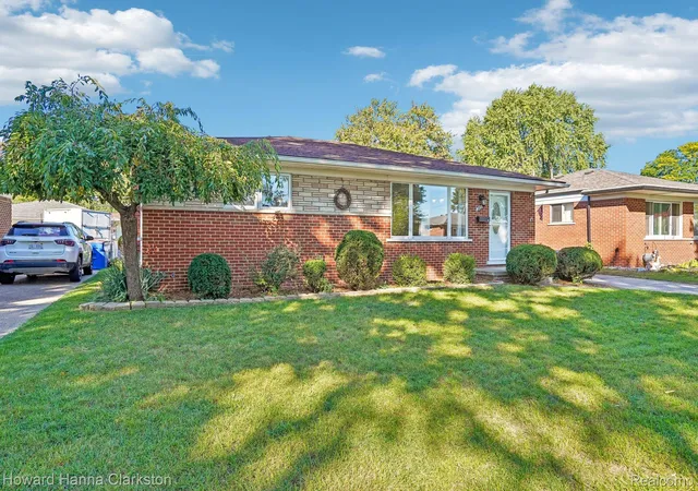 Photo 3 of Single family home for sale at 28723 Adler Dr, Warren, MI 48088 | MLS# 20261078868 | Listing updated on 2026-10-13