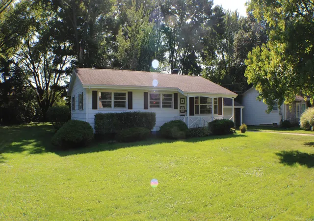 Photo 2 of Single family home for sale at 23820 Glenwood St, Clinton Township, MI 48035 | MLS# 58050223351 | Listing updated on 2026-10-21