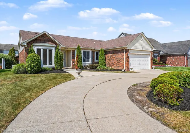 Photo 1 of Sale Pending at 2585 Tiverton Dr, Sterling Heights, MI 48310 | MLS# 20261078891 | Listing updated on 2026-10-09