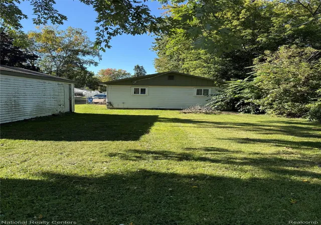 Photo 2 of Single family home for sale at 6578 Cloverton Dr, Waterford, MI 48329 | MLS# 20261078892 | Listing updated on 2026-10-18