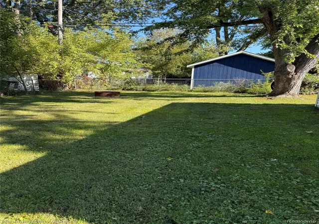 Photo 3 of Single family home for sale at 6578 Cloverton Dr, Waterford, MI 48329 | MLS# 20261078892 | Listing updated on 2026-10-18