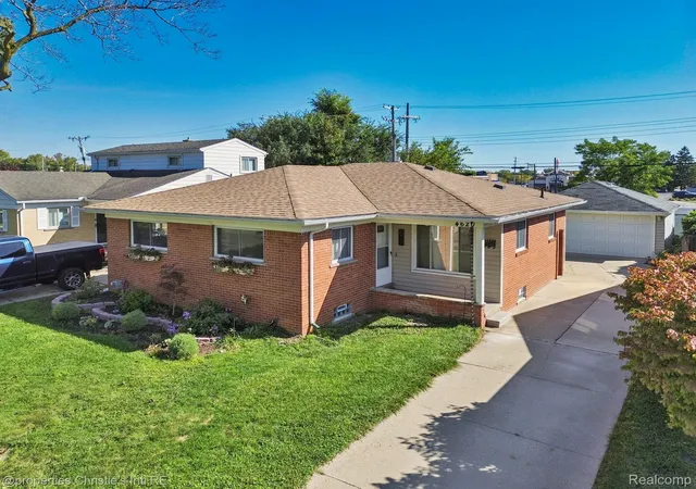 Photo 1 of Single family home for sale at 4620 Hillcrest Ave, Royal Oak, MI 48073 | MLS# 20261078896 | Listing updated on 2026-10-16