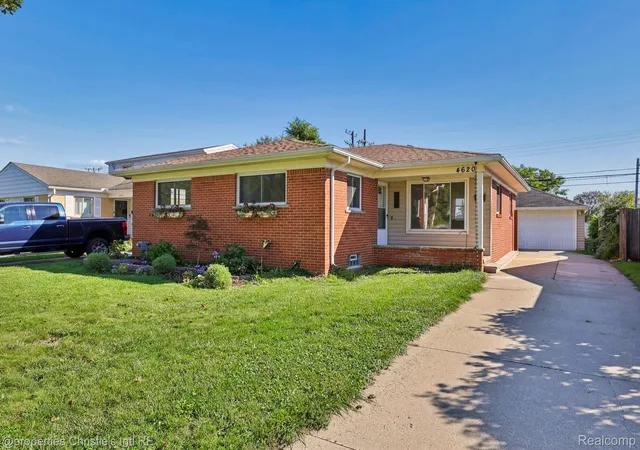 Photo 2 of Single family home for sale at 4620 Hillcrest Ave, Royal Oak, MI 48073 | MLS# 20261078896 | Listing updated on 2026-10-16