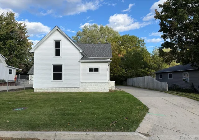 Photo 1 of Sale Pending at 830 Adams St, Lapeer, MI 48446 | MLS# 20261078905 | Listing updated on 2026-10-13