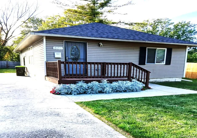 Photo 1 of Single family home for sale at 801 Cameron Ave, Pontiac, MI 48340 | MLS# 20261078910 | Listing updated on 2026-10-06