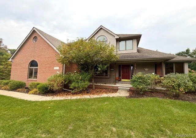 Photo 1 of Single family home for sale at 11454 Arrowhead Dr, South Lyon, MI 48178 | MLS# 20261078911 | Listing updated on 2026-10-09