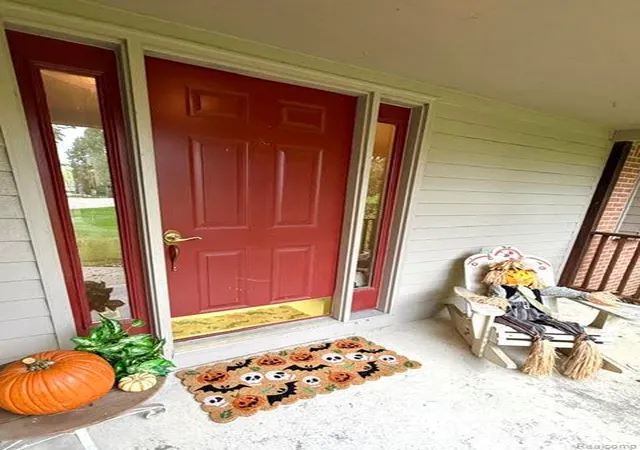 Photo 2 of Single family home for sale at 11454 Arrowhead Dr, South Lyon, MI 48178 | MLS# 20261078911 | Listing updated on 2026-10-09