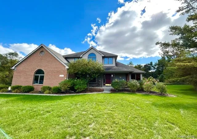 Photo 3 of Single family home for sale at 11454 Arrowhead Dr, South Lyon, MI 48178 | MLS# 20261078911 | Listing updated on 2026-10-09