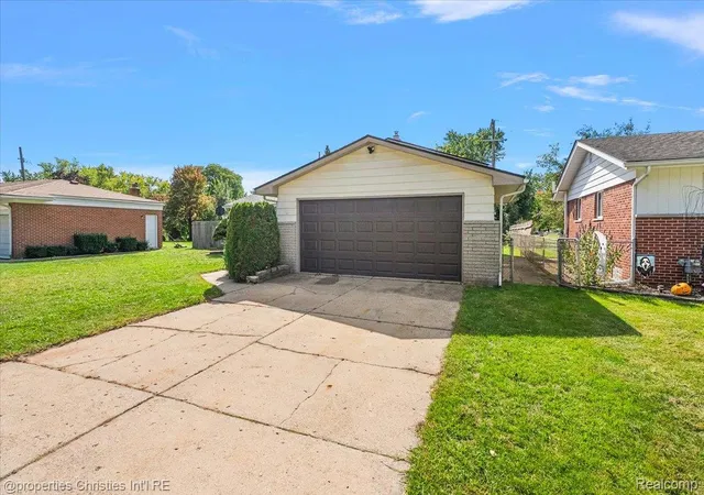 Photo 3 of Single family home for sale at 8912 Ardel Dr, Sterling Heights, MI 48314 | MLS# 20261078915 | Listing updated on 2026-10-18