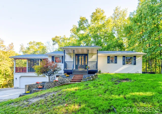Photo 1 of Single family home for sale at 3215 Buchanan St, Marne, MI 49435 | MLS# 65026051910 | Listing updated on 2026-10-16