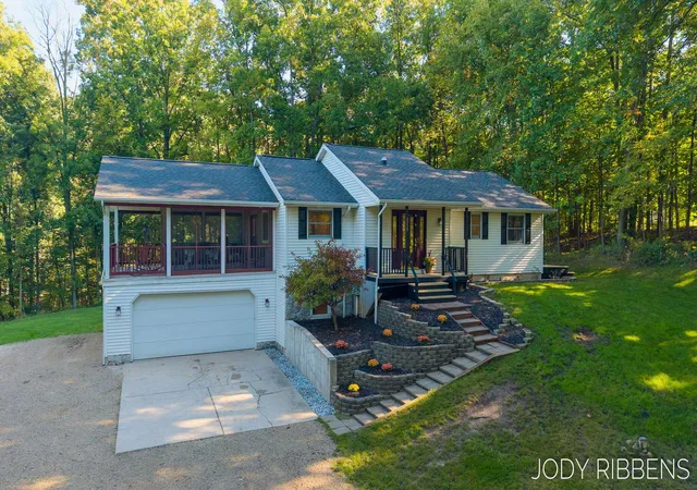 Photo 2 of Single family home for sale at 3215 Buchanan St, Marne, MI 49435 | MLS# 65026051910 | Listing updated on 2026-10-16