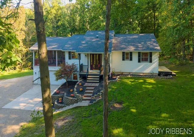Photo 3 of Single family home for sale at 3215 Buchanan St, Marne, MI 49435 | MLS# 65026051910 | Listing updated on 2026-10-16