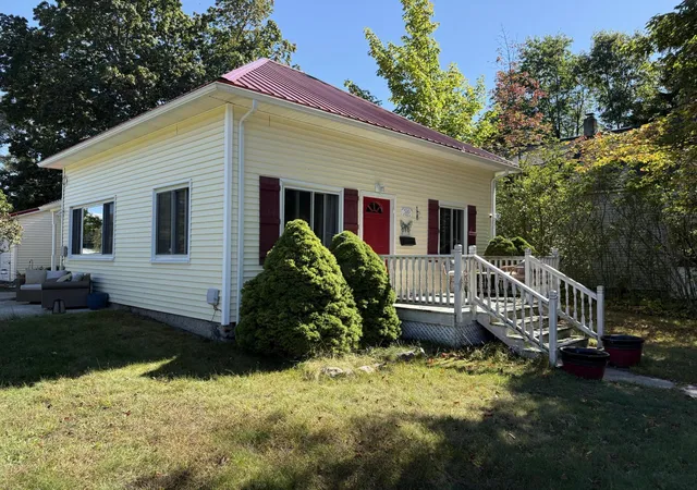 Photo 2 of Single family home for sale at 510 N Delia St, Ludington, MI 49431 | MLS# 67026051915 | Listing updated on 2026-10-21