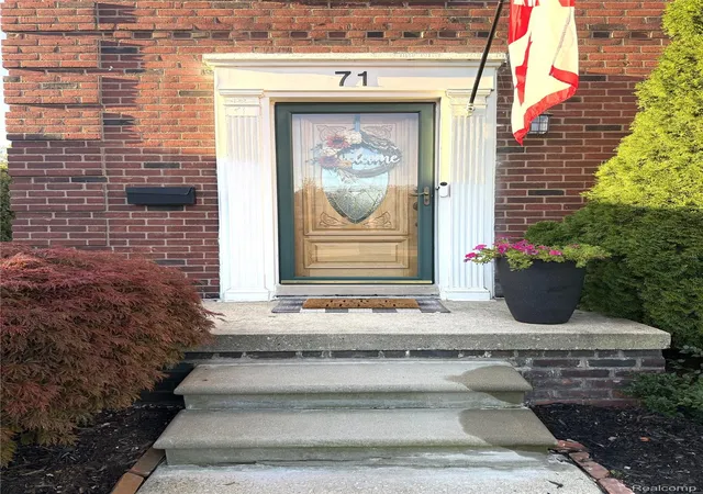 Photo 1 of Sale Pending at 71 Vernier Rd, Grosse Pointe Shores, MI 48236 | MLS# 20261078922 | Listing updated on 2026-10-18