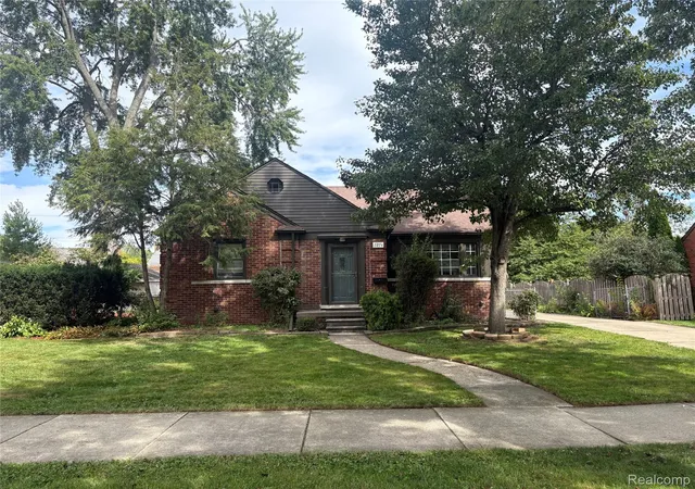 Photo 2 of Single family home for sale at 1814 Stanhope St, Grosse Pointe Woods, MI 48236 | MLS# 20261078940 | Listing updated on 2026-10-13