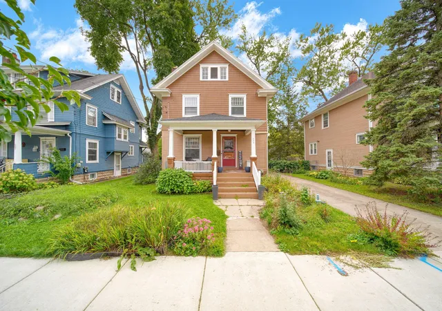 Photo 1 of Single family home for sale at 609 Mcbride St, Jackson, MI 49203 | MLS# 55026051933 | Listing updated on 2026-10-19