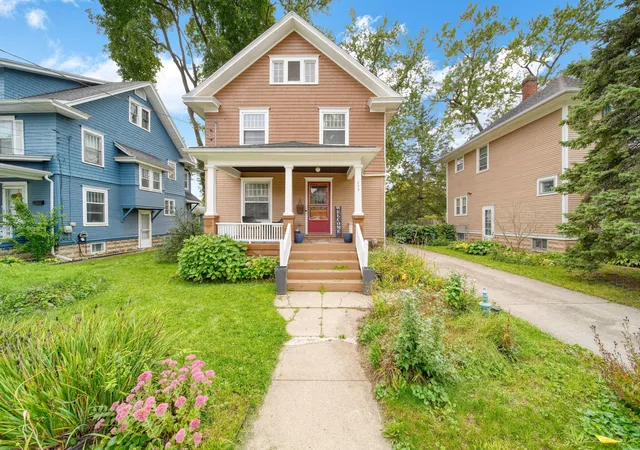 Photo 3 of Single family home for sale at 609 Mcbride St, Jackson, MI 49203 | MLS# 55026051933 | Listing updated on 2026-10-19