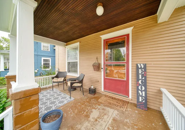 Photo 4 of Single family home for sale at 609 Mcbride St, Jackson, MI 49203 | MLS# 55026051933 | Listing updated on 2026-10-19