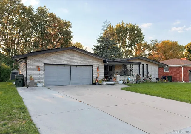 Photo 2 of Single family home for sale at 38233 Medville Dr, Sterling Heights, MI 48312 | MLS# 20261078951 | Listing updated on 2026-10-14