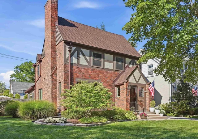 Photo 2 of Single family home for sale at 1259 Grayton, Grosse Pointe Park, MI 48230 | MLS# 58050223372 | Listing updated on 2026-10-08
