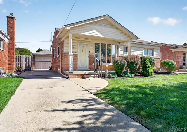 Photo 2 of Single family home for sale at 4025 17th Street, Wyandotte, MI 48192 | MLS# 20261078953 | Listing updated on 2026-10-05