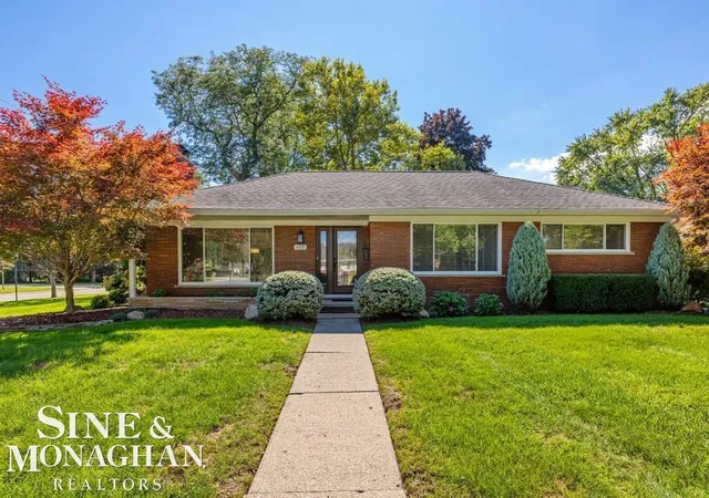 Photo 1 of Single family home for sale at 605 Hidden Ln, Grosse Pointe Woods, MI 48236 | MLS# 58050223395 | Listing updated on 2026-10-05