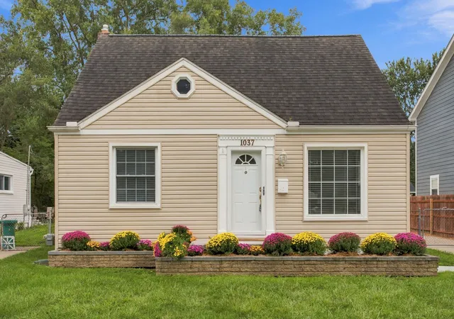 Photo 1 of Single family home for sale at 1037 Royal Ave, Royal Oak, MI 48073 | MLS# 81026051985 | Listing updated on 2026-10-08
