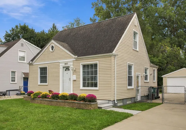 Photo 2 of Single family home for sale at 1037 Royal Ave, Royal Oak, MI 48073 | MLS# 81026051985 | Listing updated on 2026-10-08