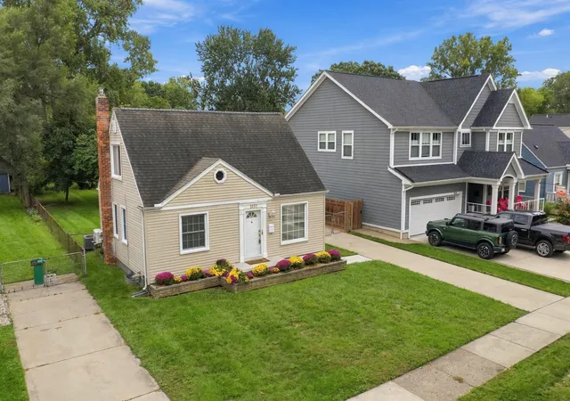 Photo 3 of Single family home for sale at 1037 Royal Ave, Royal Oak, MI 48073 | MLS# 81026051985 | Listing updated on 2026-10-08
