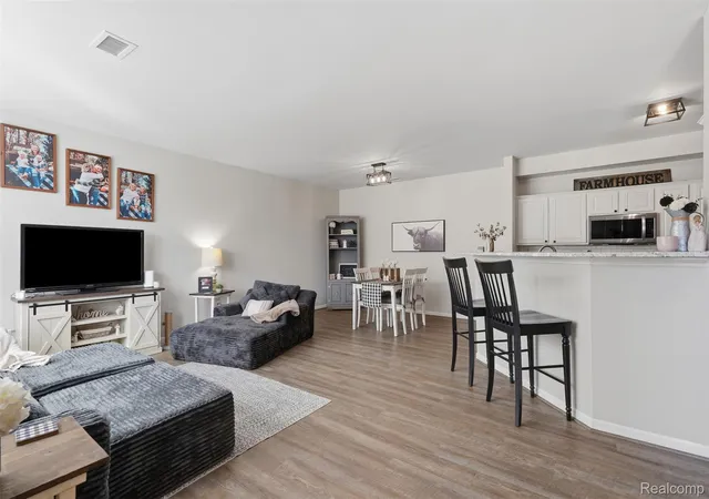 Listing Photo 1 - Condo for sale in building located at 4293 Hampton Ridge Blvd, Howell, MI 48843