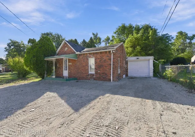 Photo 2 of Single family home for sale at 21651 Jacksonville St, Farmington Hills, MI 48336 | MLS# 20261079054 | Listing updated on 2026-10-09