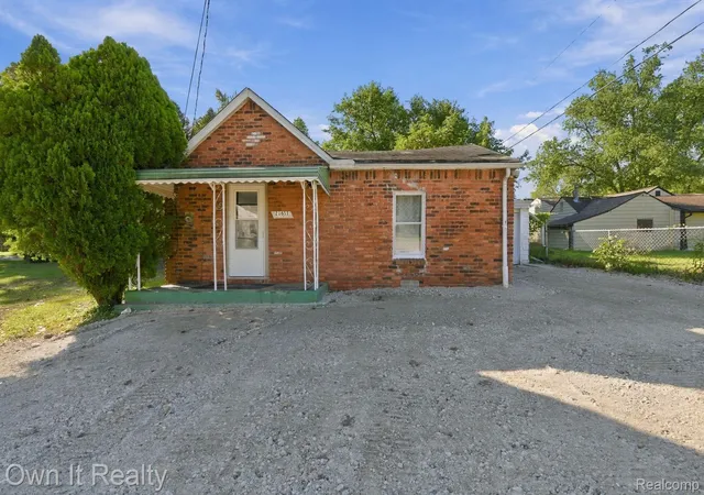 Photo 3 of Single family home for sale at 21651 Jacksonville St, Farmington Hills, MI 48336 | MLS# 20261079054 | Listing updated on 2026-10-09