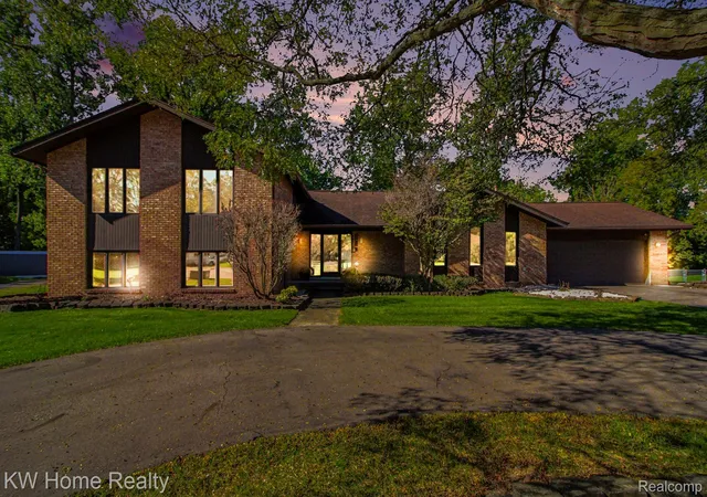 Photo 1 of Single family home for sale at 23433 Riverview Dr, Southfield, MI 48034 | MLS# 20261079059 | Listing updated on 2026-10-19