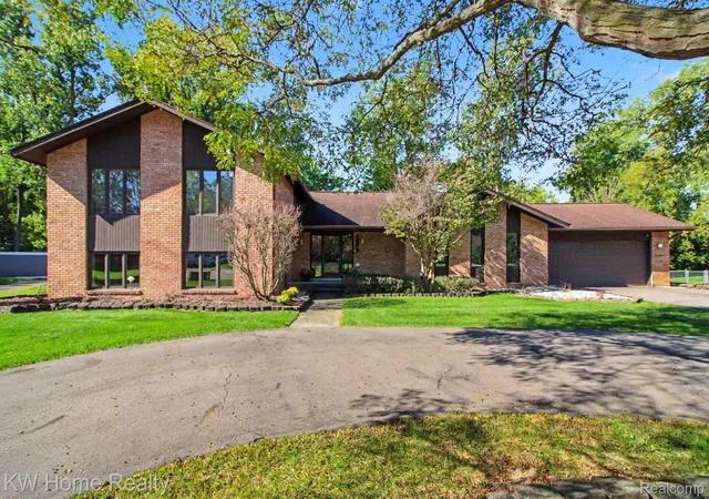 Photo 2 of Single family home for sale at 23433 Riverview Dr, Southfield, MI 48034 | MLS# 20261079059 | Listing updated on 2026-10-19
