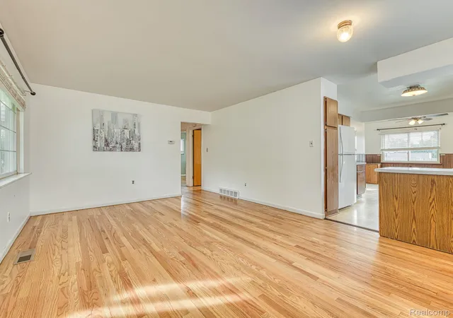 Photo 3 of Single family home for sale at 7275 Katherine St, Taylor, MI 48180 | MLS# 20261079060 | Listing updated on 2026-10-10